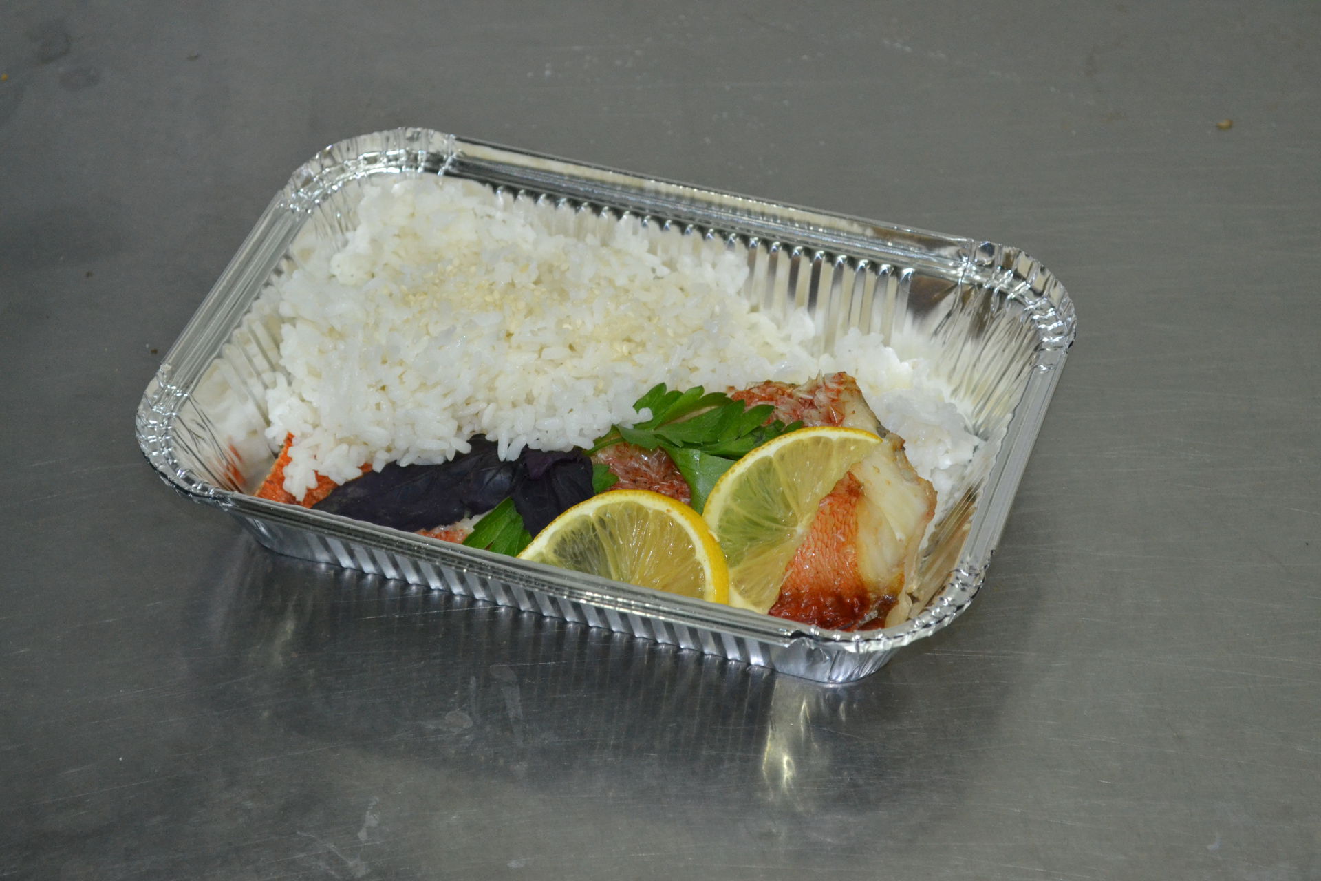 Морской окунь с рисом